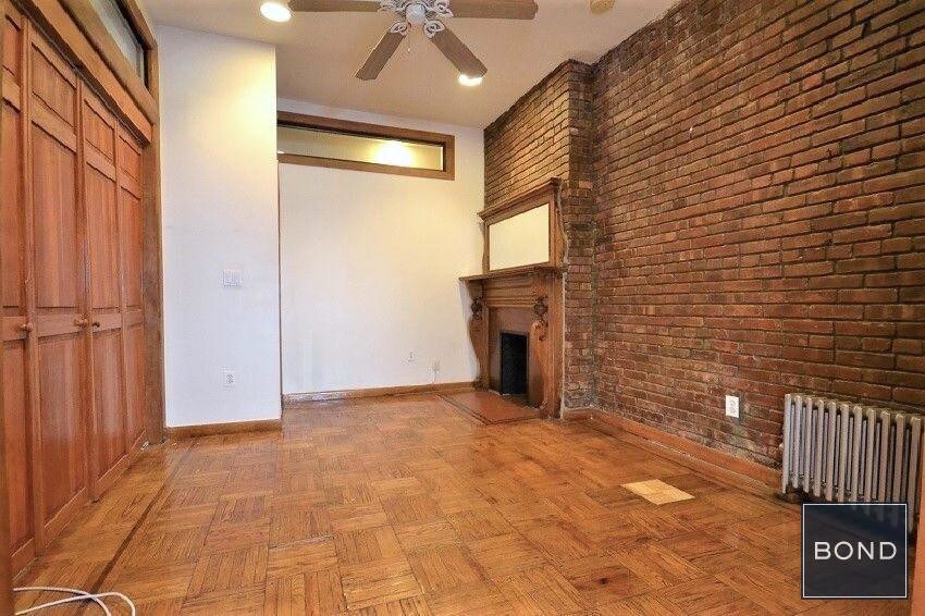 Primary Photo - 263 W 7th Ave