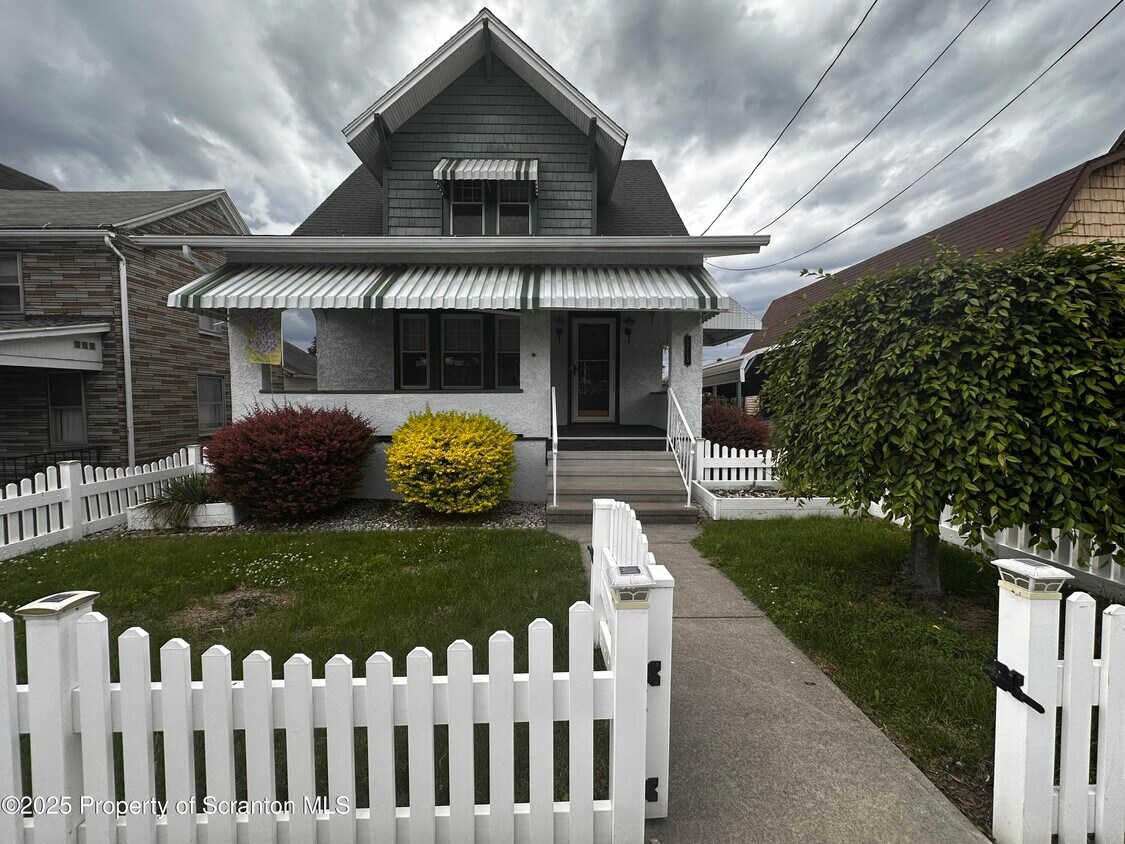 Primary Photo - 1715 Tripp Ave