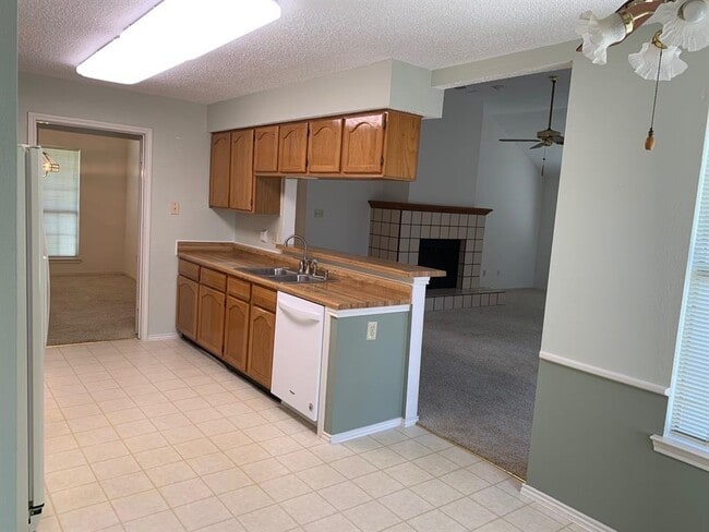 Building Photo - 624 Johnson Dr