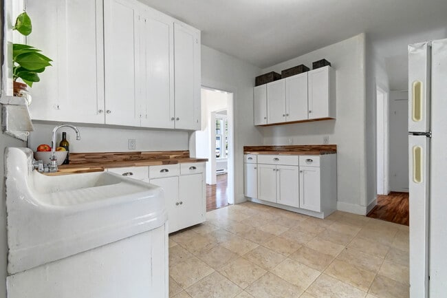 country kitchen, lots of storage - 1405 S 3rd St