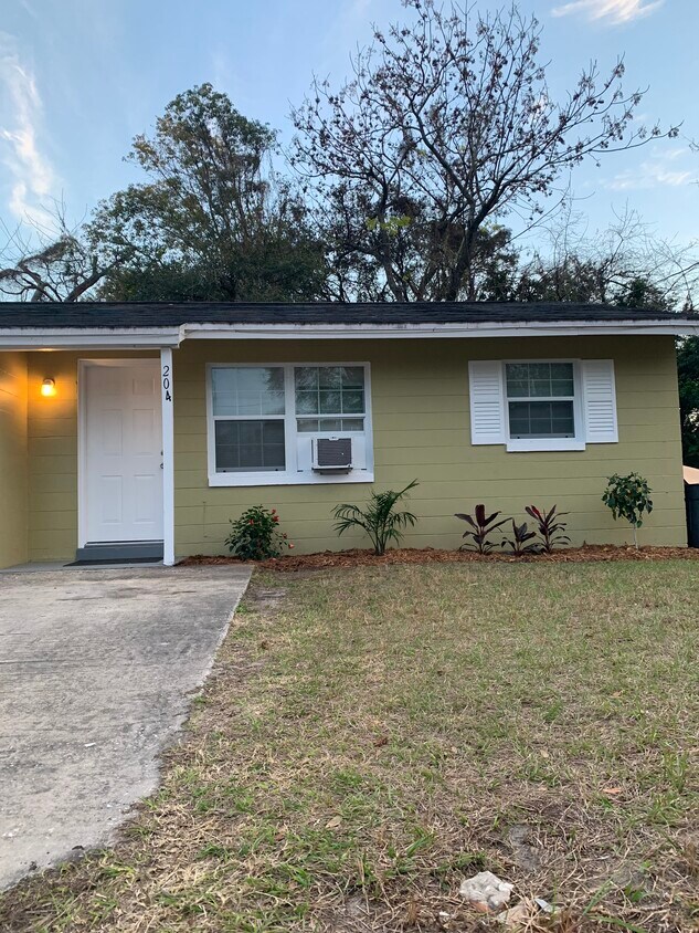 Foto principal - 204 Magnolia St