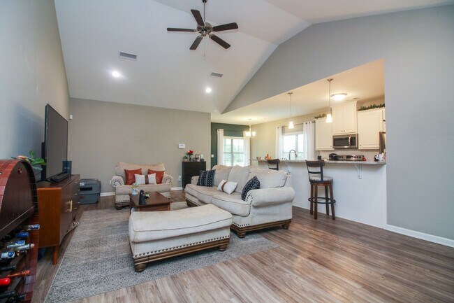 Foto del edificio - Newer 3 bedroom, 2 bath Phenix City Home w...
