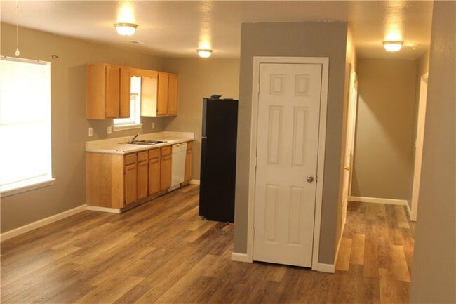 Building Photo - 193 Wade Ln