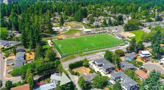 Photo - 4 bed/ 3 bath house in Kirkland!