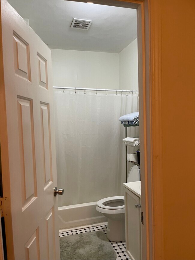 Foto del edificio - 646 Mayland Ave SW