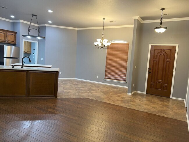 Foto del edificio - (3) Bed/(2) Bath + Study and Safe Room in ...