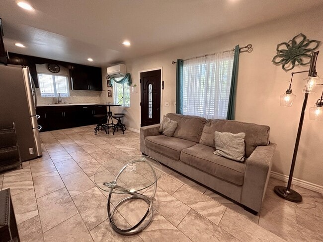 Foto del edificio - 1366 N Soto St