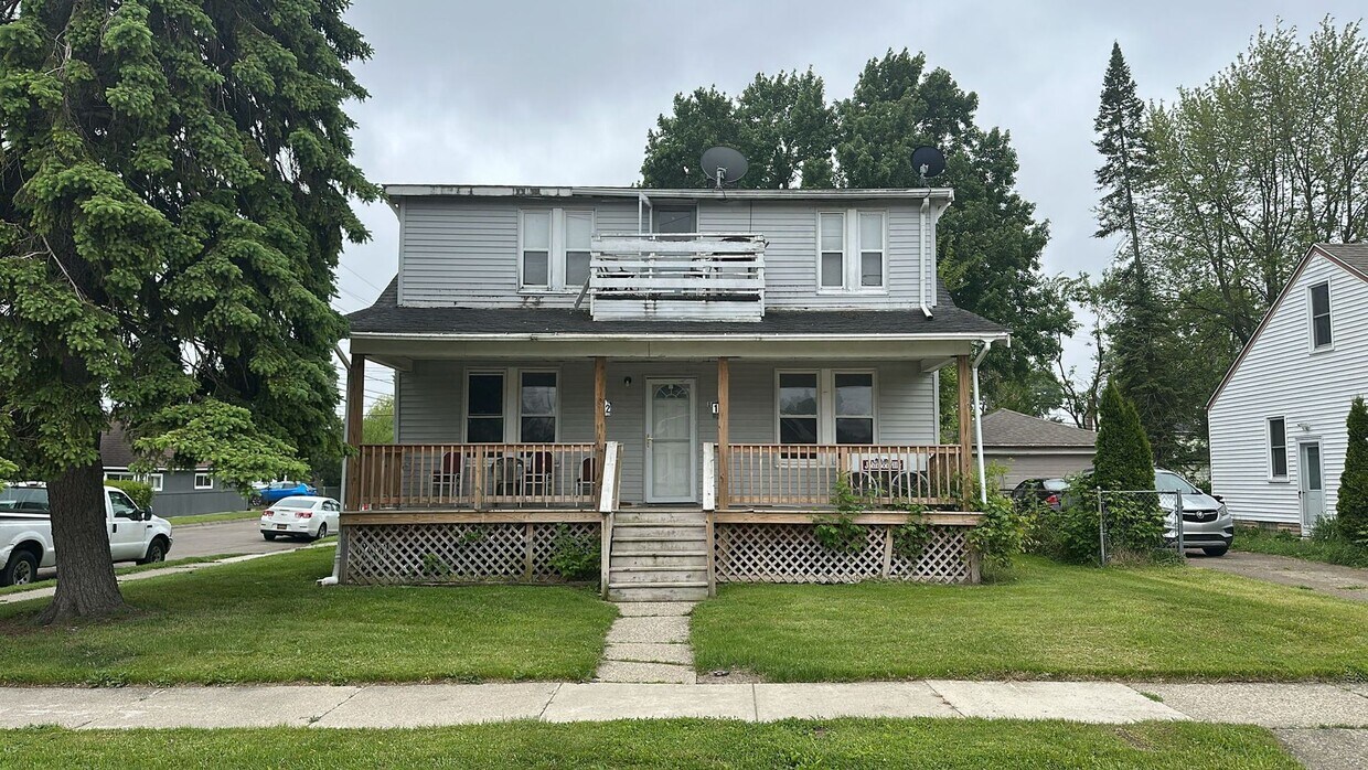 Foto principal - 16250 Chesterfield Ave