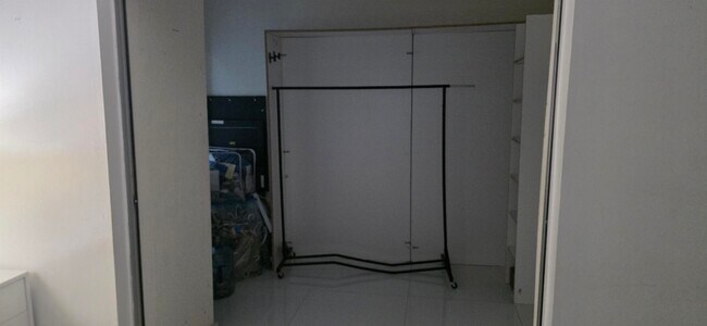 Foto del edificio - 896 SW 64th Terrace