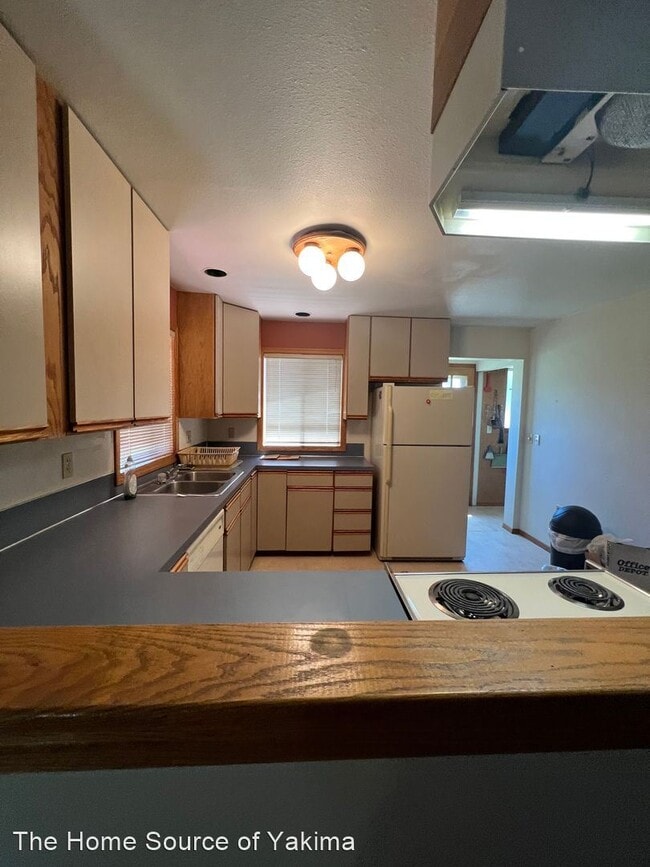 Building Photo - 3 br, 2 bath House - 1570 Cutler Way