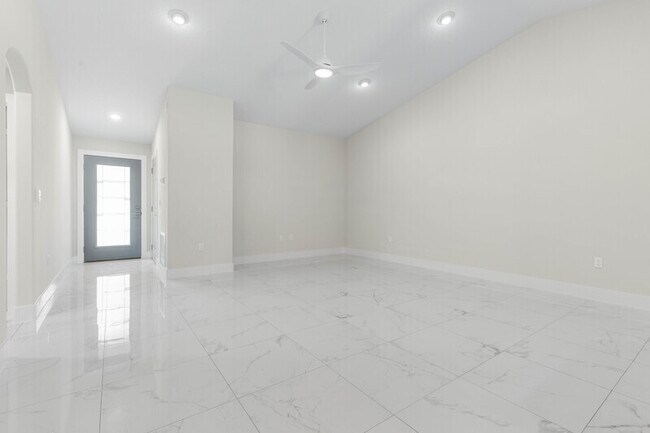 Foto del edificio - 12 Lloret Pl