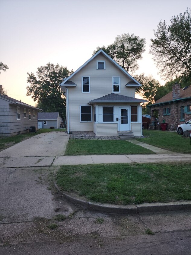 1915 S Walts Ave, Sioux Falls, SD 57105 House Rental in Sioux Falls