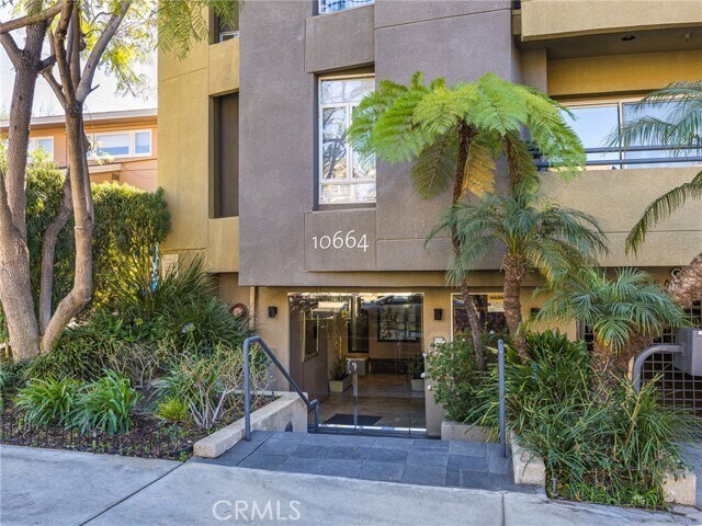 Foto del edificio - 10664 Wilkins Ave