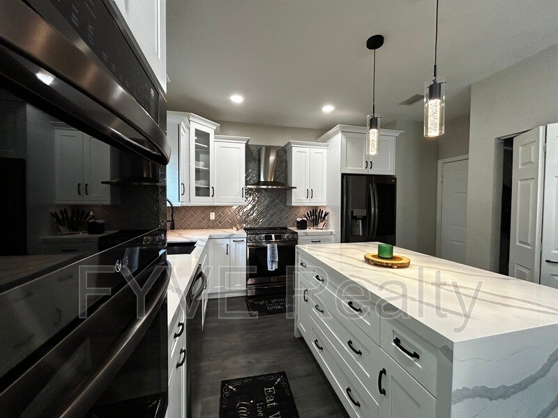 Foto principal - 915 NW 126th Ave