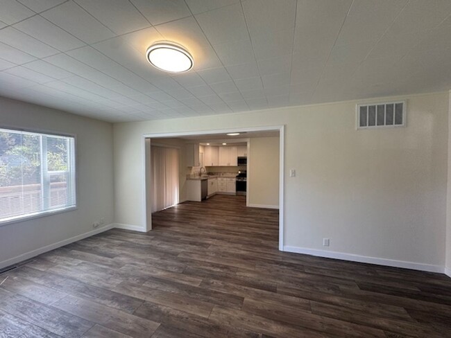 Foto del edificio - Beautiful 4 bedroom CUTTEN home
