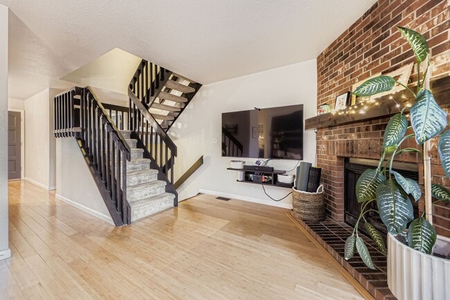 Foto del edificio - 7451 Bradburn Blvd