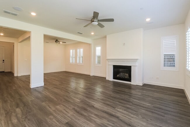 Foto del edificio - Luxury 5 Bedroom Home in Serrano – Spaciou...