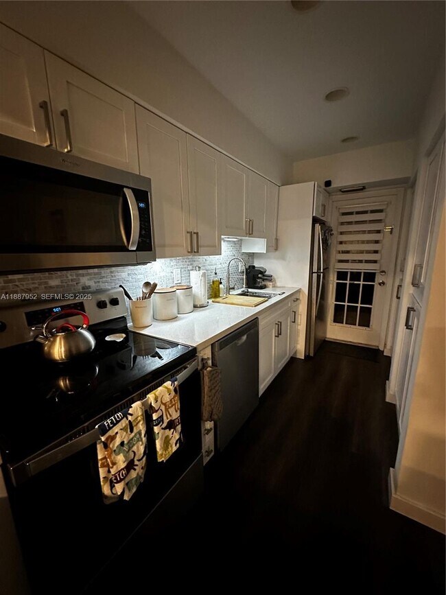 Building Photo - 3971 Coral Springs Dr