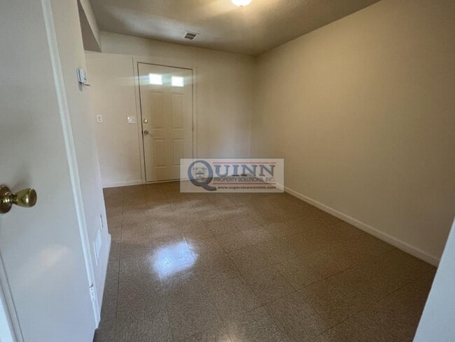 Foto del edificio - 13 Maple Ct