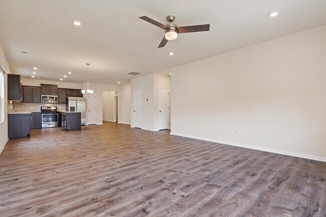 Building Photo - 3BR, 2BA home in the heart of the Triangle!