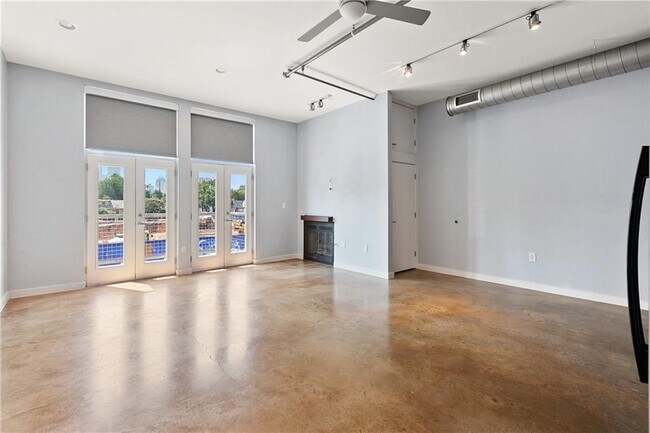 Building Photo - 1601 E Cesar Chavez St