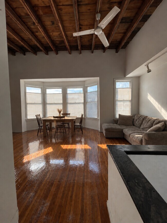 Foto del edificio - 245-245 W Market St
