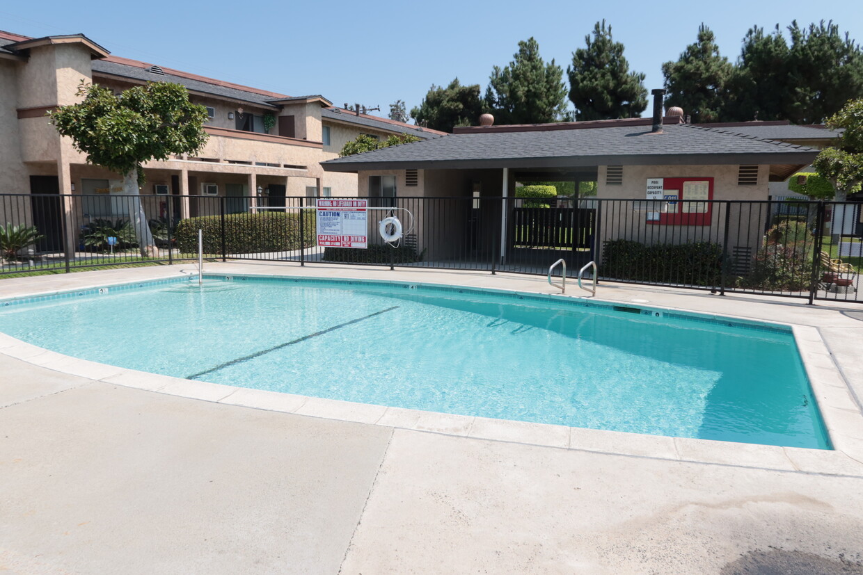 Primary Photo - 10441 Knott Ave