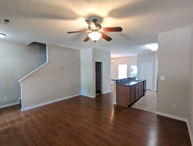 Foto del edificio - CORNELIUS  2 BEDROOM TOWNHOME