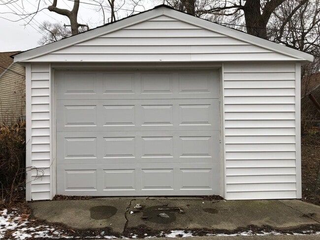 Building Photo - 13618 Grandmont Ave
