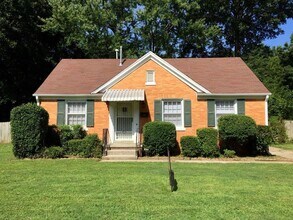 Building Photo - 994 Goodman St