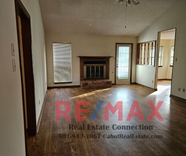 Foto del edificio - Sorry No Smoking and Pets Permitted with Restrictions