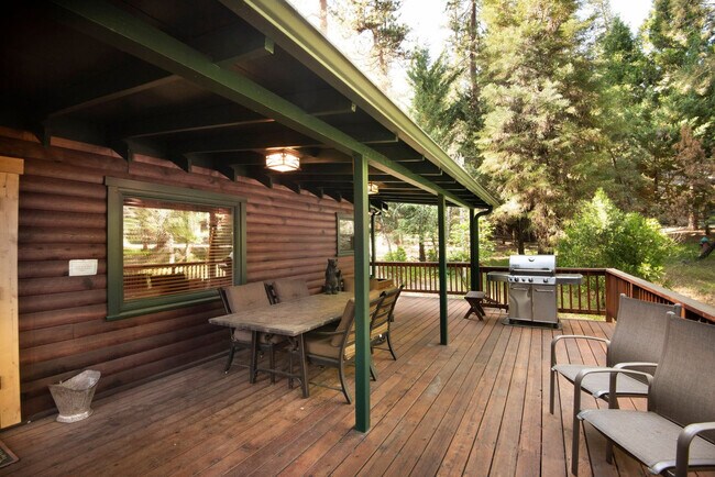 Foto del edificio - 8033 Sugarpine Pl