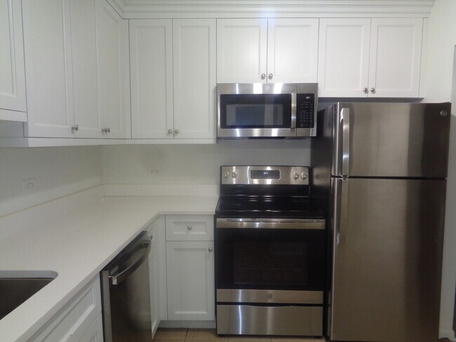 Building Photo - 10338 Parkside Ave