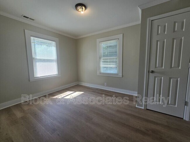 Foto del edificio - 330 Stratford Rd