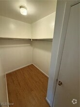 Building Photo - 620 Lakeside Dr