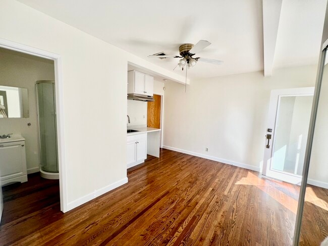 Building Photo - 18902 Victory Blvd