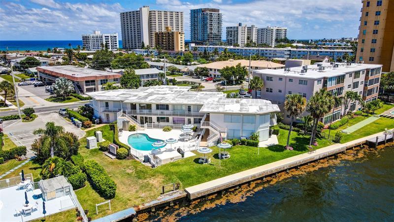 Foto principal - 999 N Riverside Dr