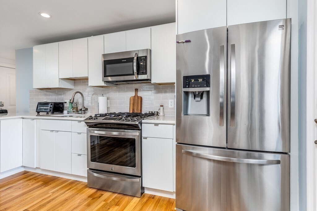 9 Hanover Ct Unit 1, Marblehead, MA 01945 Condo for Rent in