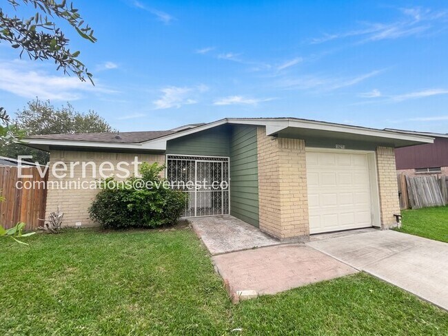Foto del edificio - 16211 Corsair Rd