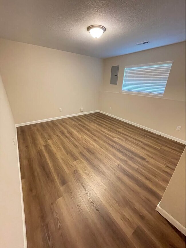 Building Photo - 9279-9281 N Fox Pointe Ct