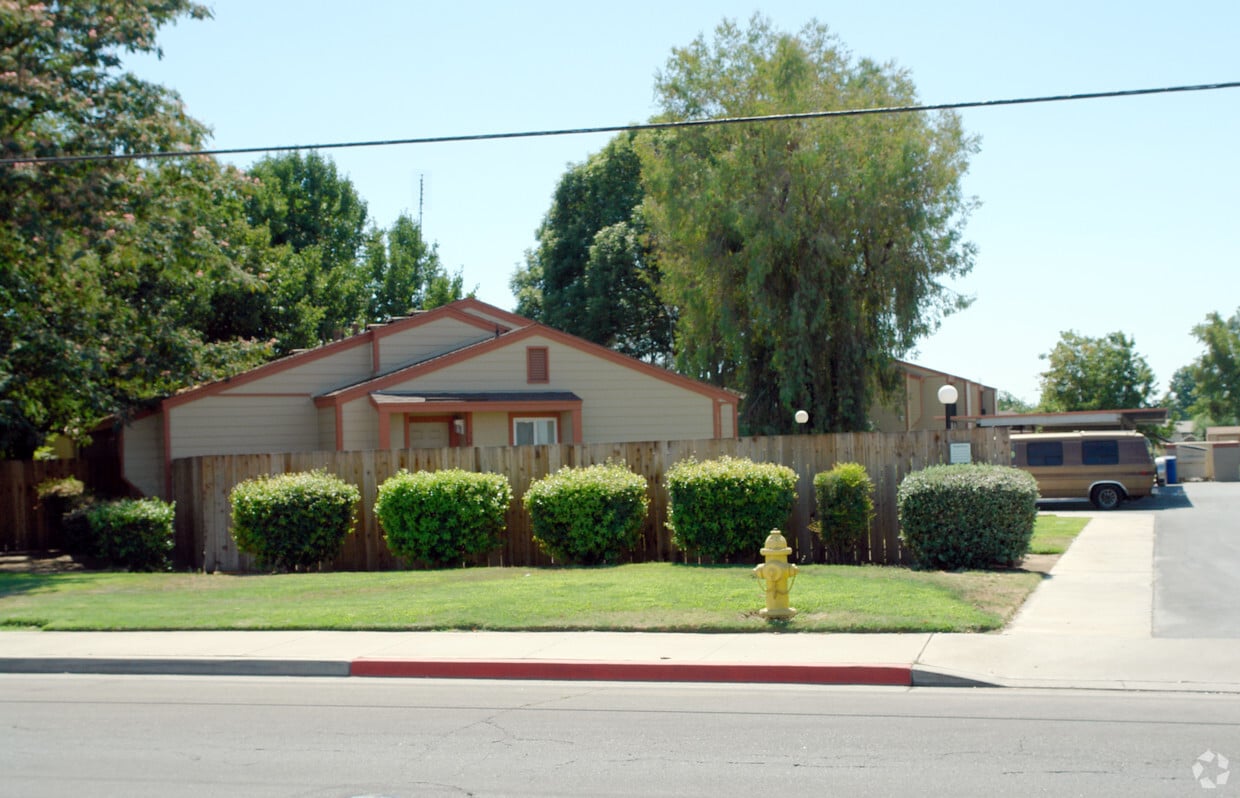 640 S Zediker Ave, Parlier, CA 93648 Apartments in Parlier, CA