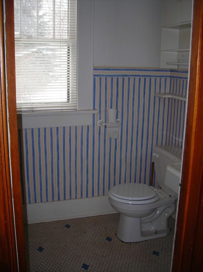Foto del edificio - AVAILABLE 2026!!!  3 Bedroom, 1 Bath house in prime Coralville location