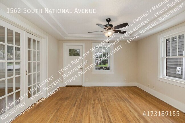 Foto del edificio - 1562 S National Ave