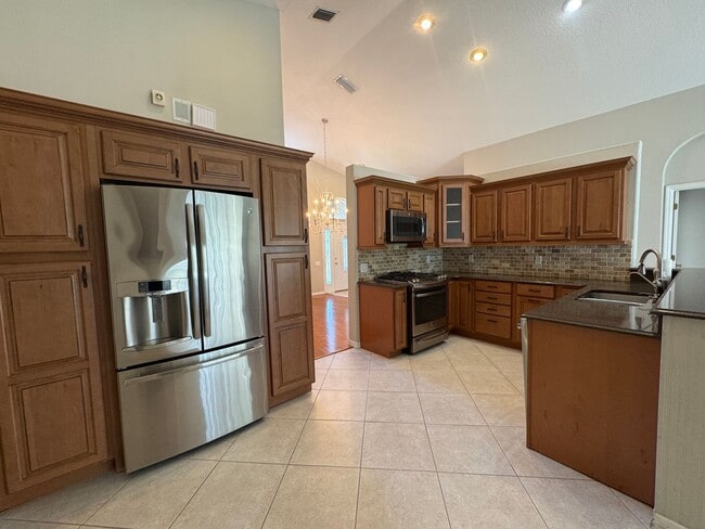 Foto del edificio - 4 Bedroom 2 Bathroom with Garage and Pool! Annual Rental