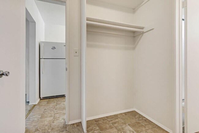 Foto del edificio - 10906 Santa Monica Blvd, prime Westwood!