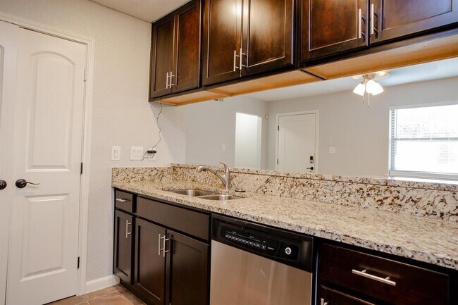 Building Photo - 6700 Cooper Ln