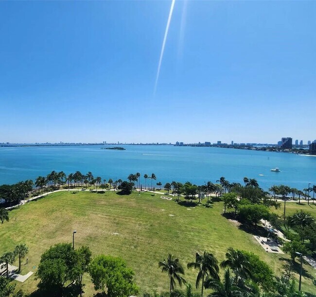 Building Photo - 1900 N Bayshore Dr