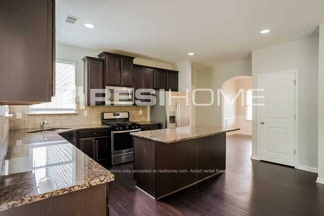 Foto del edificio - 4020 Tarnwood Place