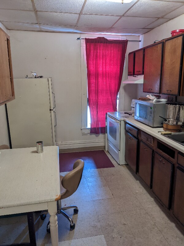 142 1/2 W 3rd St Unit 5, Kaukauna, WI 54130 Room for Rent in Kaukauna