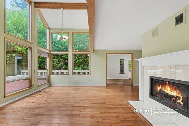 Building Photo - 14124 Phinney Ave N